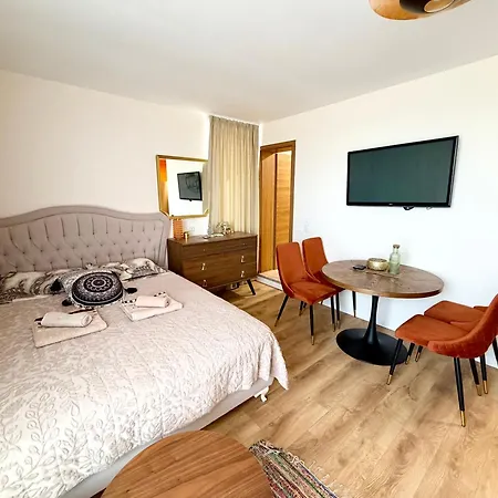 Apartment Orient